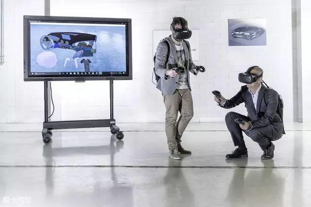 奧迪智能工廠自動化技術之利用VR設備模擬裝配汽車部件